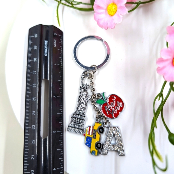 New York Themed Multi Charm Vintage Key Chain With Genuine Crystal Accents - Picture 3 of 3